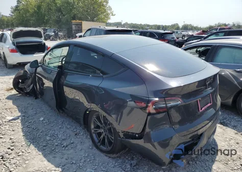 2024 Tesla Model Y z USA, uszkodzony, nr VIN 7SAYGDED3RF114643